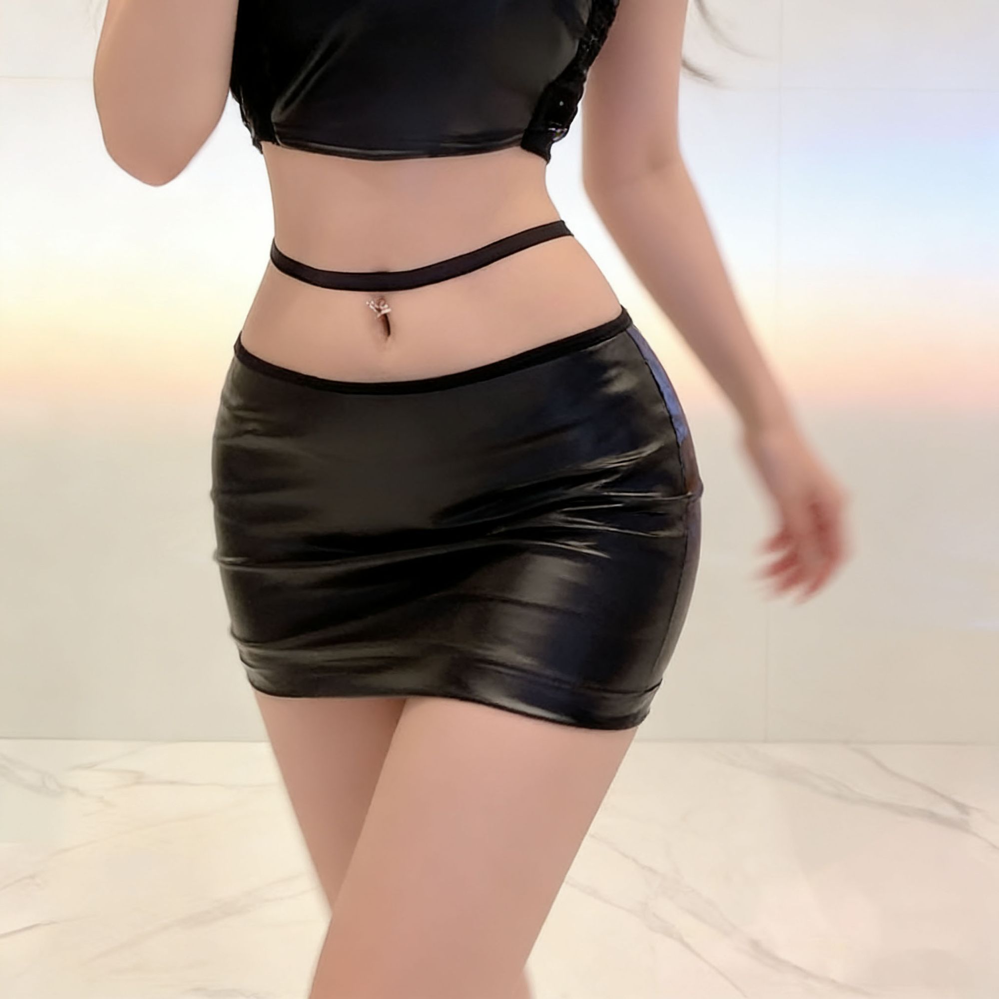 Summer Clothing Wraps - تنورة قصيرة مثيرة من الجلد الصناعي
