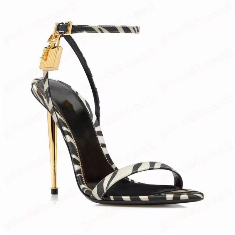 صنادل نسائية جديدة بكعب عالٍ ج - مراجعة Summer Clothing Stores وسعره